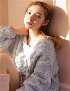 《古典美女-叶子楣尺度写真辣露侧乳》
