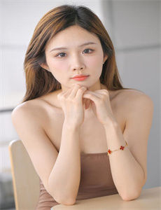 《奥门-mm131性格感美女》